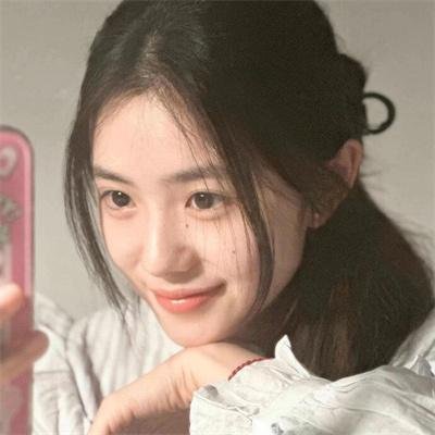 红衣小女孩